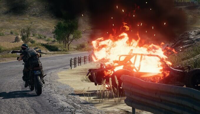 車が爆発して炎のエフェクトが描写される